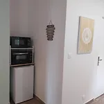 Appartement Dans Ancienne Corps De Ferme C *