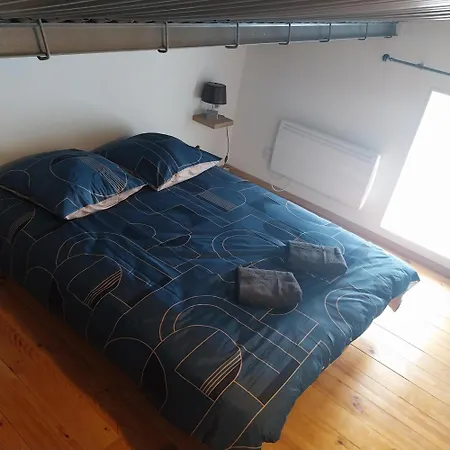 Appartement Dans Ancienne Corps De Ferme C *
