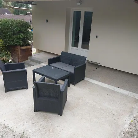 Dans Ancienne Corps De Ferme C *